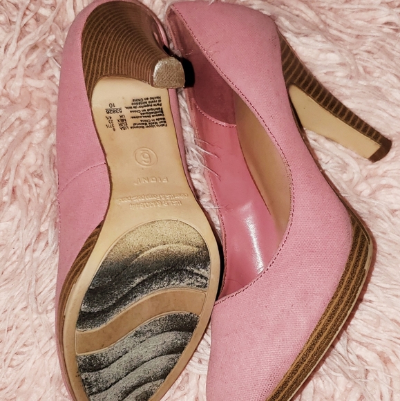 Pink Heels 👠 - Picture 4 of 5